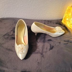 1980s Vintage White Satin Pumps